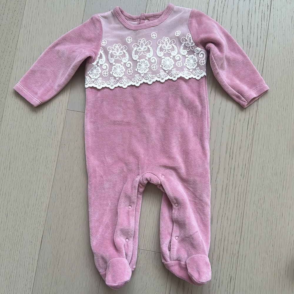 Pack of 2Baby girl footed onesies - dark pink & baby pink - 0-3 and 3-6 months - Picture 2 of 12
